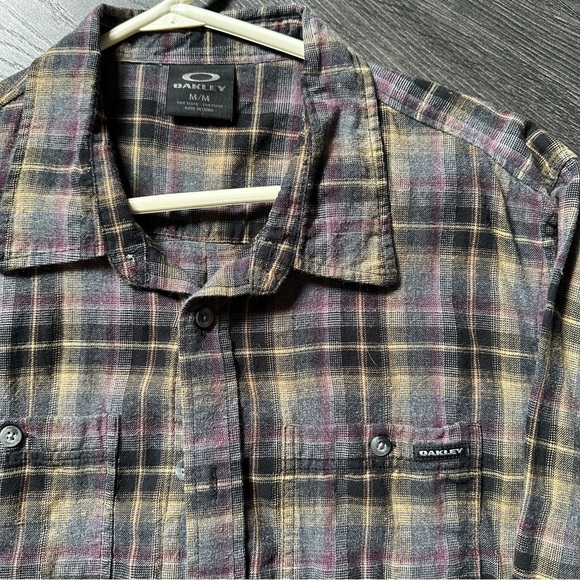 Oakley button up - Picture 2 of 3